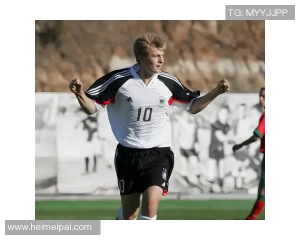 足球明星克罗斯的职业生涯与成就解析